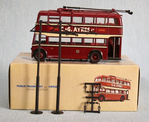 CORGI CLASSICS 97800 SUNBEAM TROLLEY BUS READING CORPORATION 1:50 Diecast Model - Picture 3 of 9