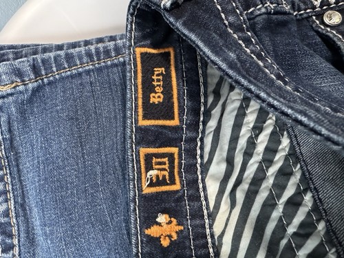 Rock Revival Damengröße 30 (32 x 28) Betty Mid-Rise Easy Boot Cut Denim Jeans - Bild 9 von 10
