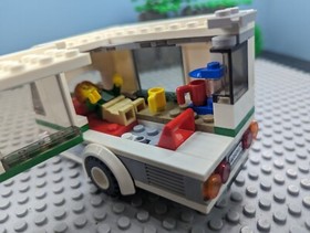 retired LEGO 60117 City Van and Caravan Camper Trailer 100% complete w/Manual