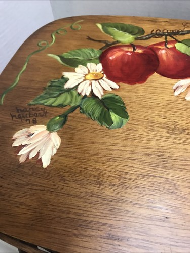 Vintage Hand Painted Wicker Woven Wood Covered Basket Apple design Signed 1978 - Picture 5 of 12