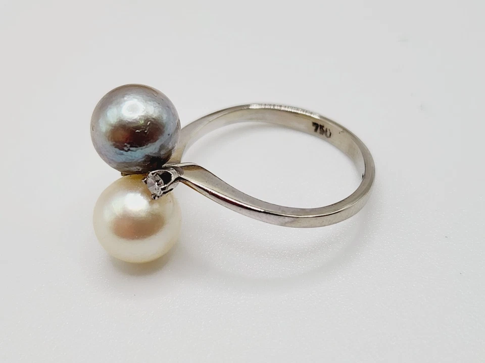 Anillo de oro blanco de 18 quilates con 2 perlas y diamantes de Akoya talla 5,75 EE. UU. Foto 3 de 4