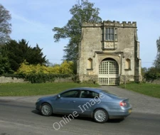 Photo 6x4 2010 : The Gateway, Spye Park Bowden Hill/ST9367 I commend you c2010