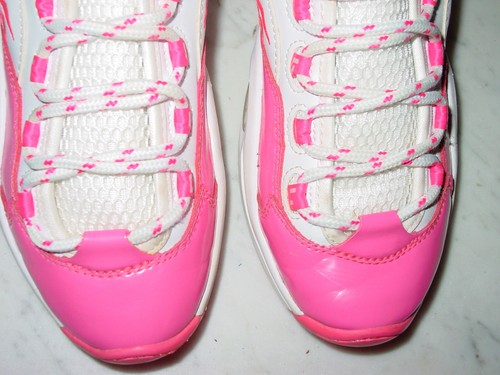 2022 Girls Reebok Question "Atomic Pink" White GW1511 Mid Shoes! Size 5.5Y - Picture 7 of 16