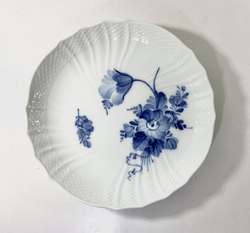 4x Royal Copenhagen Blue Flowers Curved Salad Dessert Plates 1645 19,5 cm - Picture 5 of 10