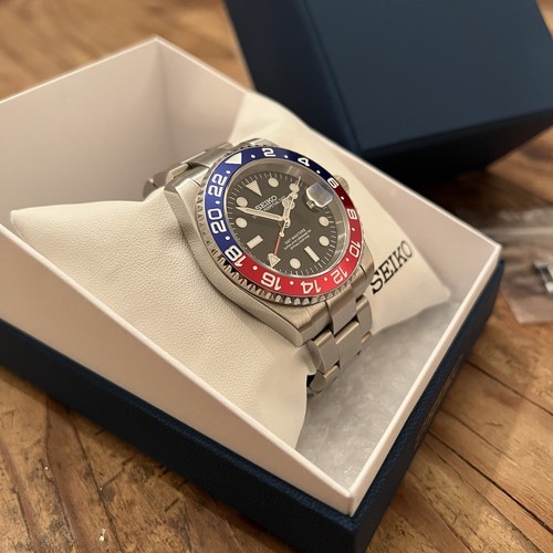 Custom Seiko Mod GMT watch Automatic NH35 40mm Pepsi Blue Red Bezel Oyster Band - Picture 3 of 12
