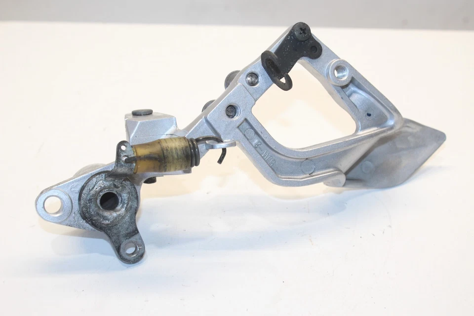 Yamaha FJR1300 FJR 1300 2003-2005 SOPORTE DE MONTAJE DE CLAVIJA DELANTERA DERECHA OEM Foto 4 de 4