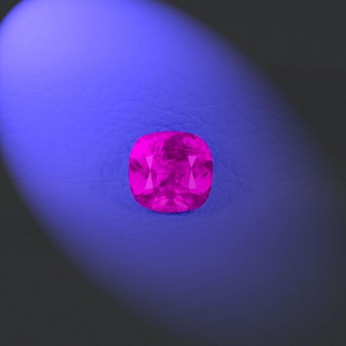 0.20 ct COLECCIÓN RARA Gemas / HACKMANITA NATURAL / SODALITA - ¡Video Cojín!! - Imagen 2 de 3