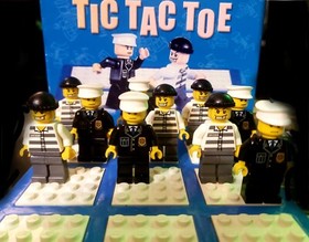 Lego 851848  Tic Tac Toe Board game cops & robbers Vintage