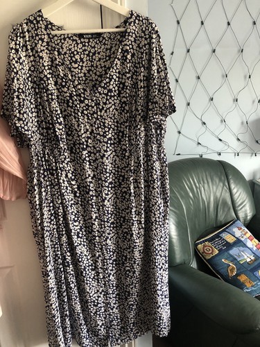 Yours Navy Ditsy Floral Print V Neck Dress Button Fastening On Front Size 20