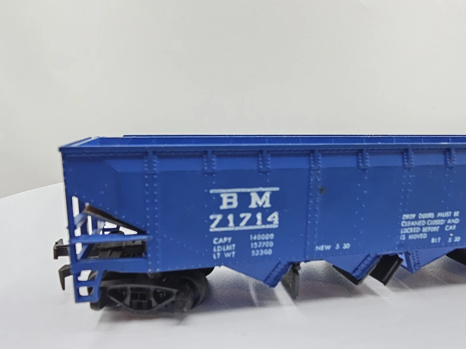 USED Roco HO Scale 4 Bay Operating Hopper Boston and Maine BM #71714 - Image 3 of 4
