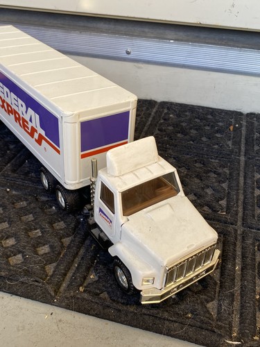 Vintage Federal Express Tractor Trailer Made By Ertl USA - Picture 3 of 7