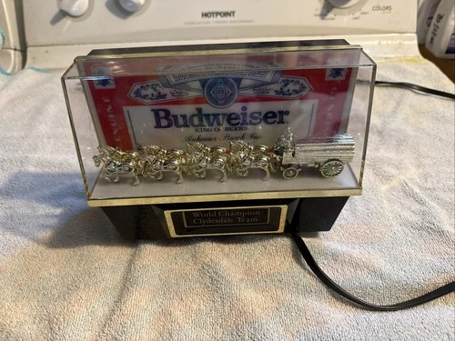 VINTAGE BUDWEISER KING OF BEERS WORLD CHAMPION CLYDESDALE TEAM  8" DISPLAY LIGHT