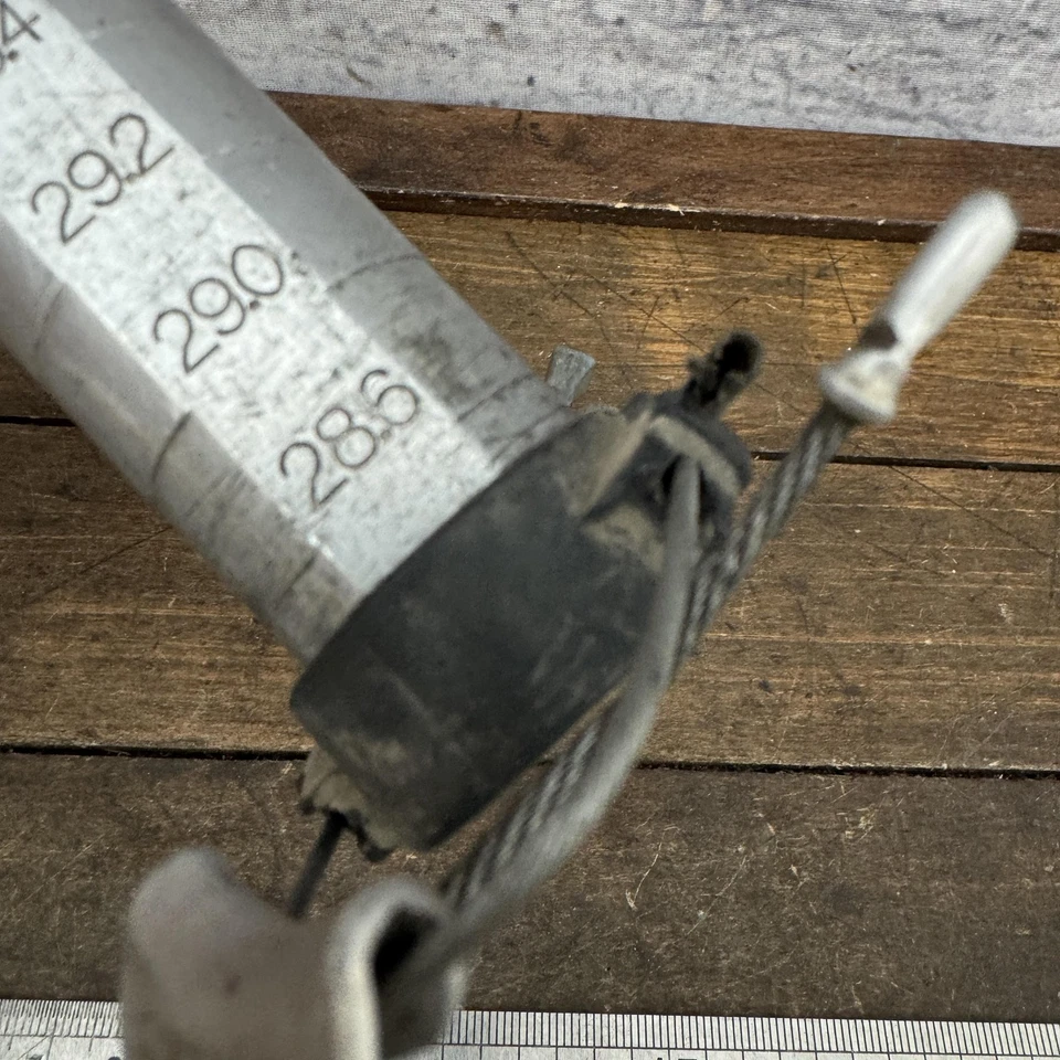 Cable guía abrazadera MTB de colección GT 28,6 triple triángulo montaña Shimano yugo ATB Foto 2 de 4