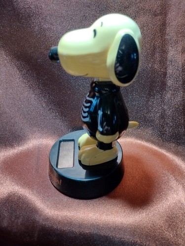 Peanuts Snoopy Skeleton Solar Powered Bobblehead Halloween New No Box Decoration - Picture 4 of 10