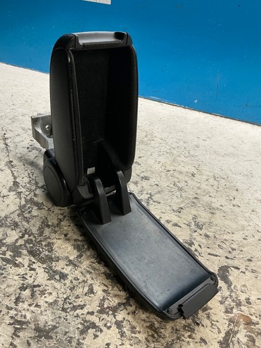 MITTELARMLEHNENEINHEIT LEDER AUDI A3- S-LINE 2011 -8P- 2.0 D— SCHWARZ - Bild 3 von 4