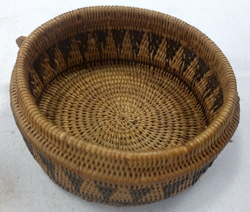 ANTIGUA CESTA DE MIMBRE TEJIDA CON TAPA - EXCELENTE ESTADO - HERMOSO DISEÑO - Imagen 17 de 21
