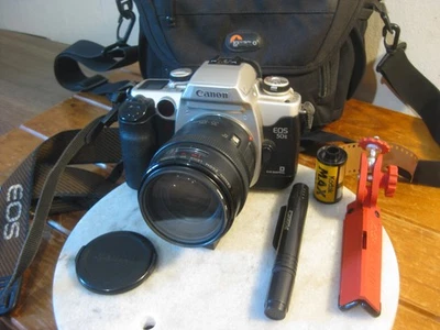 CANON EOS 50E 35mm SLR Camera w/ Orig Strap And Canon Zoom Lens EF 35-105mm-RARE - Photo 1/4