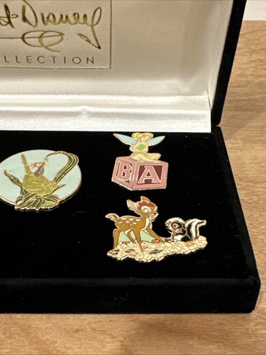 WDCC 5-piece pin set featuring 5 of the earliest WDCC releases - Picture 3 of 4