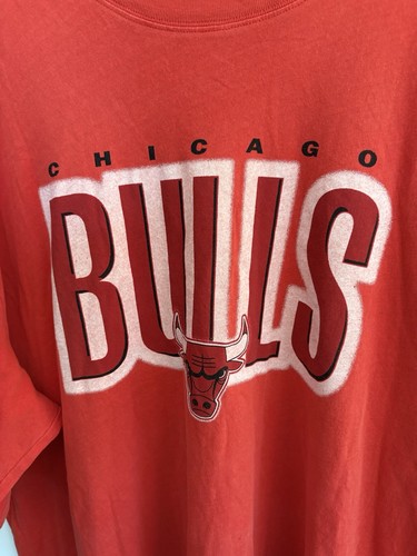 T-SHIRT: GENUINE NOSTALGIA CO MITCHELL & NESS CHICAGO BULLS NBA 2XL XXL VINTAGE - Picture 2 of 6