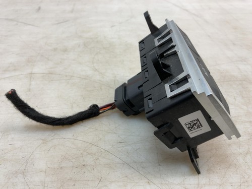 Jeep JT Gladiator OEM Center Dash AUX Switch Panel 2020-2023 060063 - Picture 6 of 9