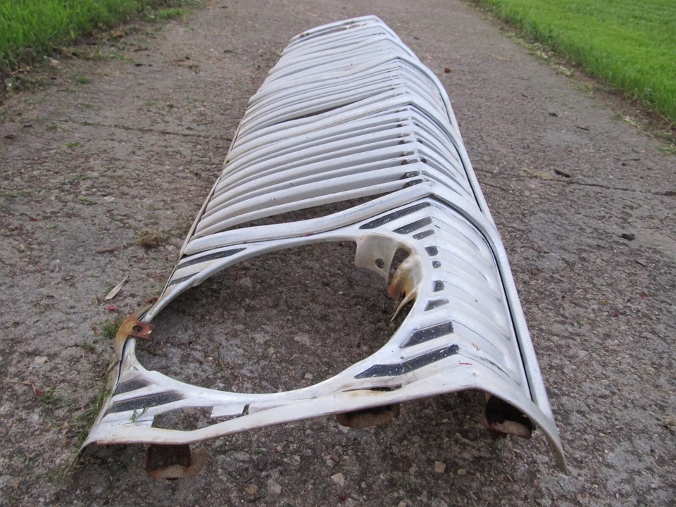 1963 Dodge 330 440 Polara Original Mopar Grille Grill Minor Dents - Image 2 of 4