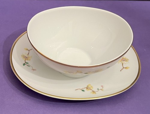 Vintage W160 Johann Haviland Gravy Boat w/ Attached Underplate Yellow Flowers - Picture 2 of 5