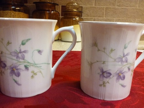 2pcs Royal Devon England Mugs, Purple flowers w/ gold trim, excellent, no chips - Imagen 2 de 8