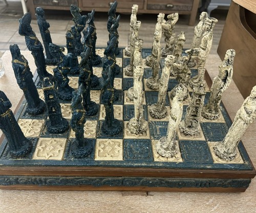 Vintage Mayan Aztec Conquistador Folding 18” x 18” Malachite Chess Set Complete - Picture 13 of 21