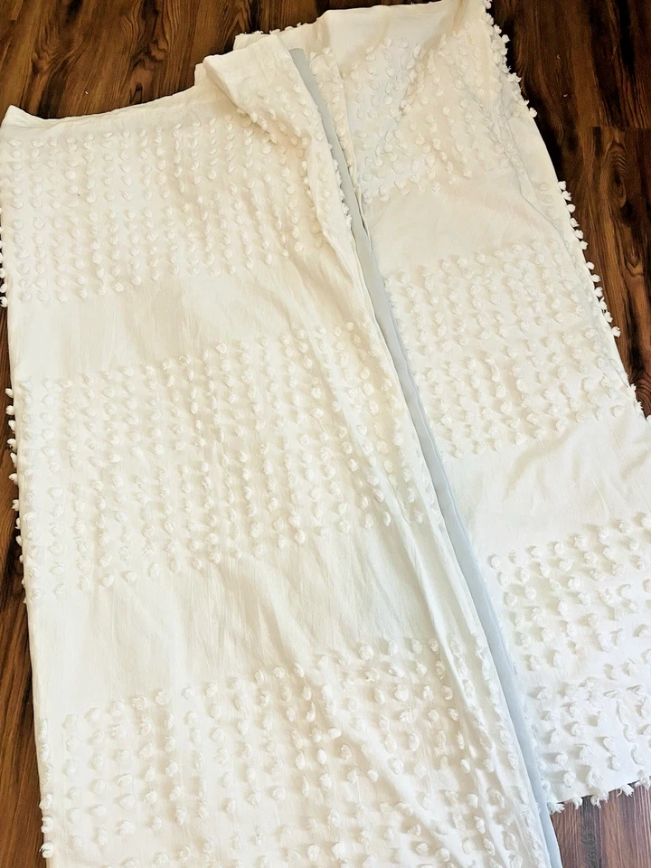 Шторы затемняющие West Elm Kids Candlewick 48x108 белые 2 панели помпон помпон детская комната - Изображение 2 из 4