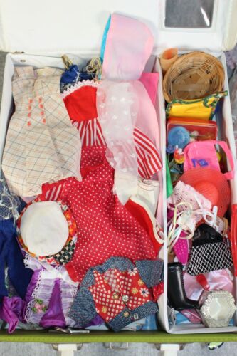 Lote Estuche de Transporte Accesorios Trajes Muñecas Barbie Moda Años 70 CLON VINTAGE - Imagen 10 de 24