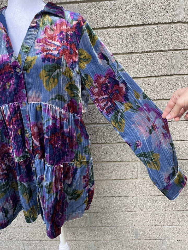 Top túnica floral de terciopelo con capas MAEVE Anthropologie Reverie para mujer mediano boho 💙 Foto 3 de 4