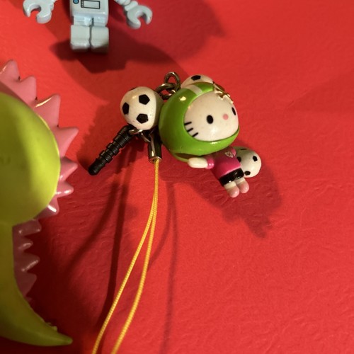 Hello Kitty Robot 3” Vinyl Figure | tokidoki x Hello Kitty Series | Sanrio. (3) - Picture 9 of 11