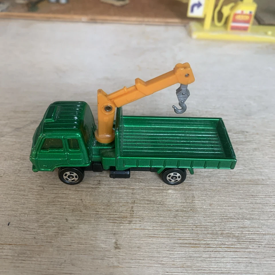 TOMICA 80 - UD CONDOR CRANE CARGO TRUCK [GREEN] Near Mint Rare Piece - Image 2 of 4