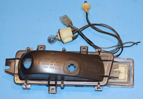 1975-78 CADILLAC ELDORADO OEM TURN SIGNAL SIDE MARKER LIGHT ASSEMBLY - LH - Picture 7 of 10