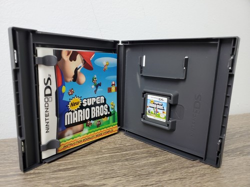 Nintendo DSi XL Super Mario Bros 25th Anniversary & New Super Mario bros Game - Picture 15 of 17