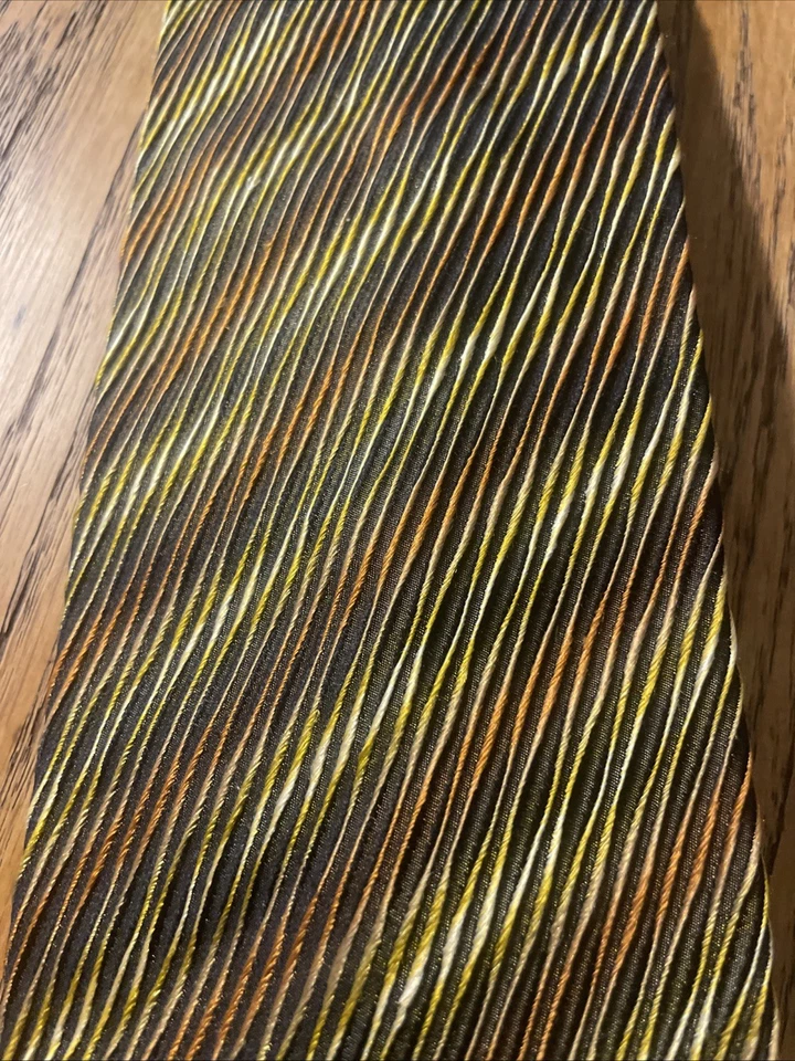 Corbata de seda texturizada ondulada Savile Row usada en excelente estado para hombre hecha en Italia Foto 3 de 4