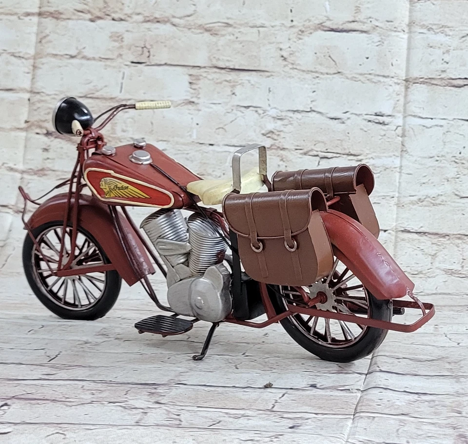 Estatuilla de colección de producción de motocicleta india color rojo intenso hecha a mano sin precio base Foto 2 de 4