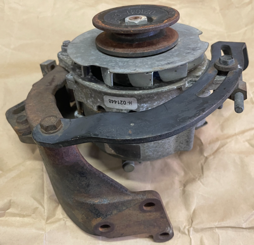 1986 1987 Toyota Land Cruiser FJ60 Alternator - Picture 2 of 5