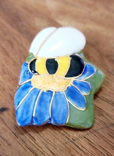 Hummel blaue Blume Brosche Keramik & Emaille Frühling Sommer Anstecknadel süß - Bild 5 von 5