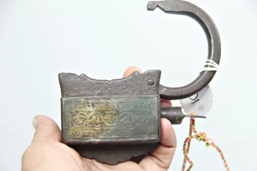 Handmade Antique Mughal Padlock- Brass Front, Iron Screw Type Design Collectible - Picture 10 of 24