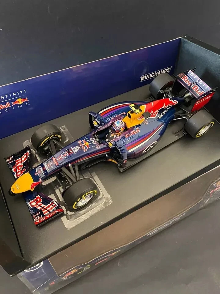 Minichamps 1:18 F1 INFINITI RED BULL RACING R 10 D. Ricciardo 2014 - Immagine 2 di 4