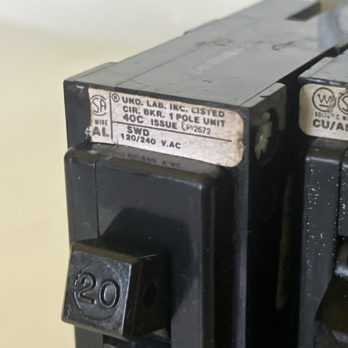 Disyuntor monopolo Westinghouse QBHW1020 20A 22kA 120 - 240V USADO - Imagen 9 de 11