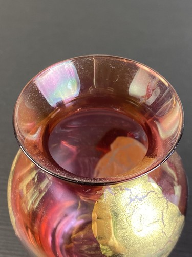 Small 4.75” Tall x 3” Wide Pink Vase Gold Leaf Crackle Overlay Detail Handblown - Picture 5 of 11