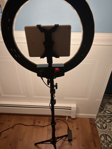 iPad Photo Booth - With Ring Light w/DIMMER- Fits iPads/Tablets DIY Photobooth - Picture 5 of 13