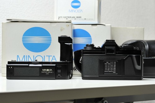 Minolta New X-700 SLR Black Full Set for "Collection" w/Motor Drive, Flash, Case - Picture 5 of 12