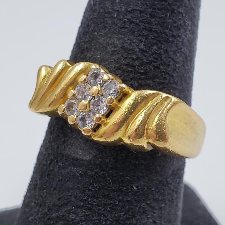 Lady's Diamond Fashion Ring 6 Diamonds .12 Carat T.W. 22K Yellow Gol (AP2017729) Lady's Diamond Fashion Ring 6 Diamonds .12 Carat T.W. 22K Yellow Gol (AP2017729)