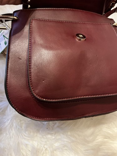 Borsa a tracolla Alyssa Vegan in pelle bordeaux tracolla regolabile - Foto 18 di 24
