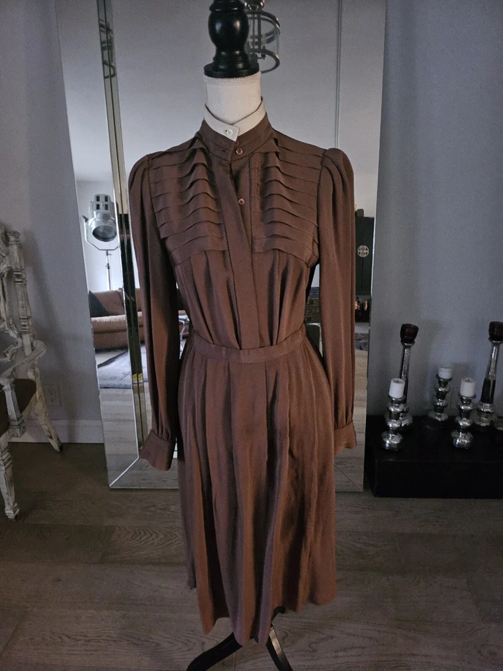 Vintage  Brown Button-Down Skirt Set. Sz Med - Image 4 of 4