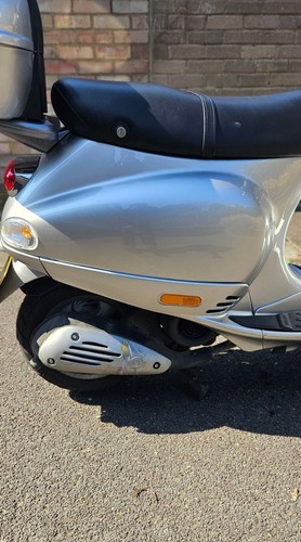 Vespa PIAGGIO ET4 Excellent Condition, ULEZ complient, Low Milage 125cc - Picture 4 of 8