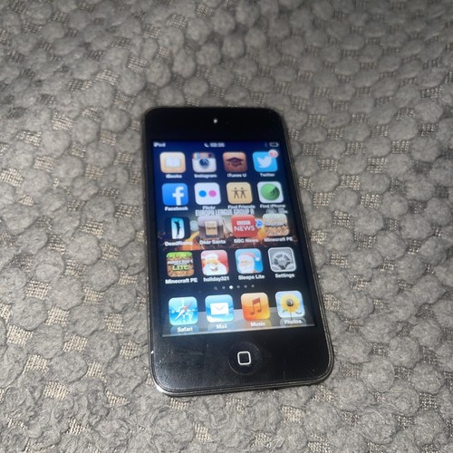 iPod Touch 4th Generation A1367 8GB, Black/Stainless Steel MAKE ME A OFFER